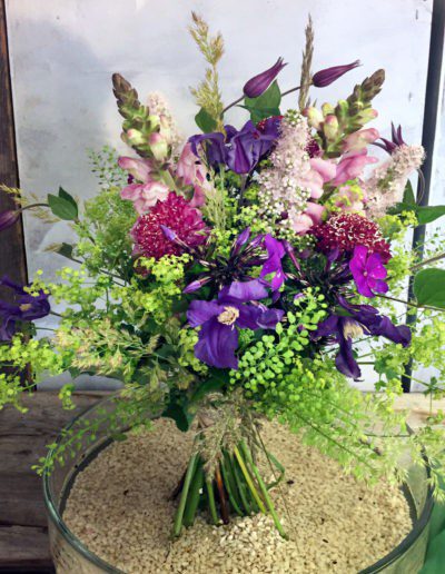 Sommerlicher Stehstrauss Mit Clematis