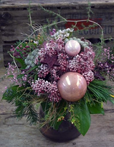 weihnachtlicher Strauß mit Pfefferbeeren